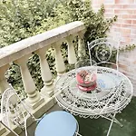 Les Roses De Bed and Breakfast