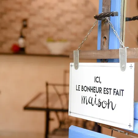 Les Roses De Bed & Breakfast 3*