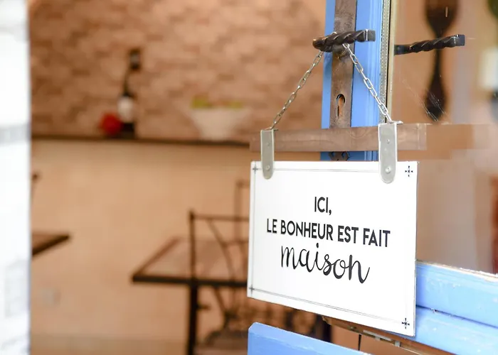 Les Roses De Bed & Breakfast 3*